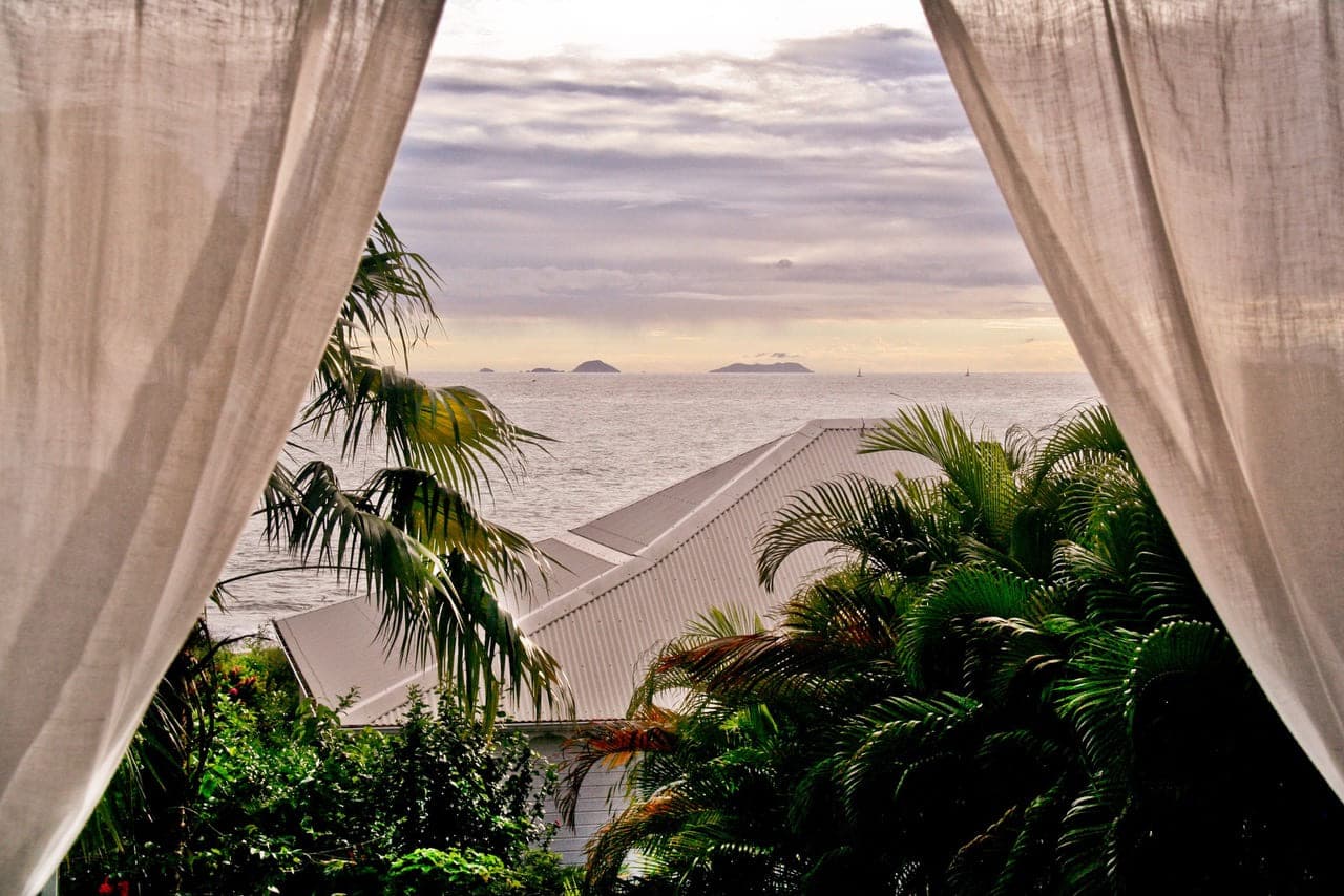 La Villa Alizé, sa piscine au sel et sa grande plage en bois